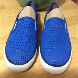 Sperry Topsider slip on.
